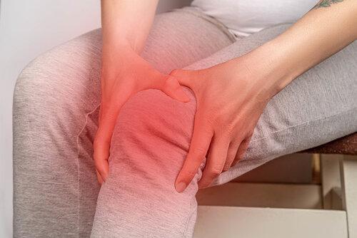 14 Exercises to Help Relieve Lateral Knee Pain (Video)